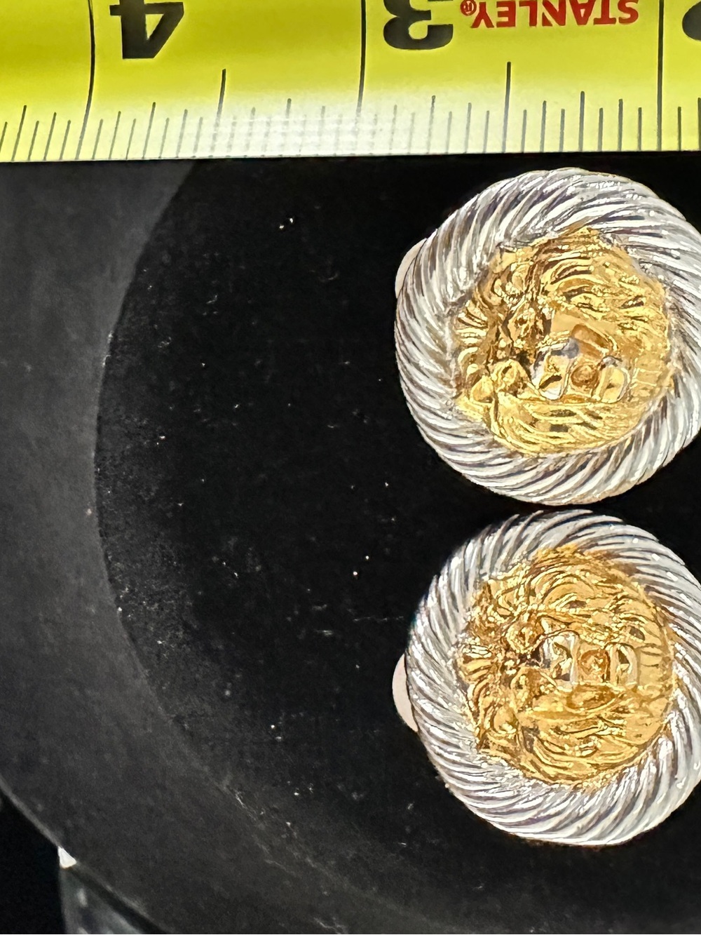 Vtg 80s Two Tone Lion Head Clip Earrings Gold Silver Rope Border Round 1i - Picture 4 of 8